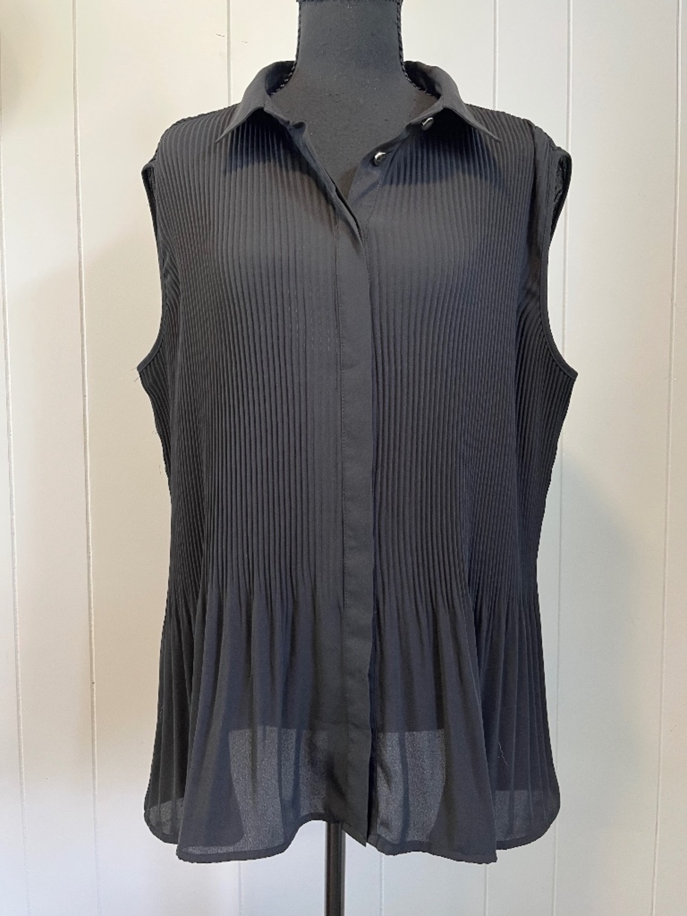 True Black NY Collection sz L Sleeveless Sheer Button Up Collar Blouse Career
